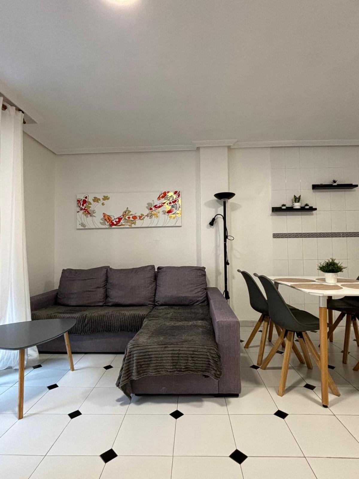 Просторная Квартира Рядом С Морем В Хорошем Районе Torrevieja Exterior photo