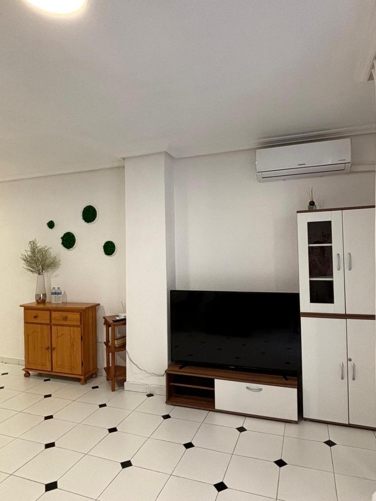 Просторная Квартира Рядом С Морем В Хорошем Районе Torrevieja Exterior photo